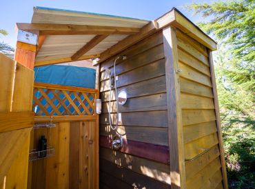Soul-Creek-Lodge-Port-Renfrew-Yurt-Outdoor-Shower